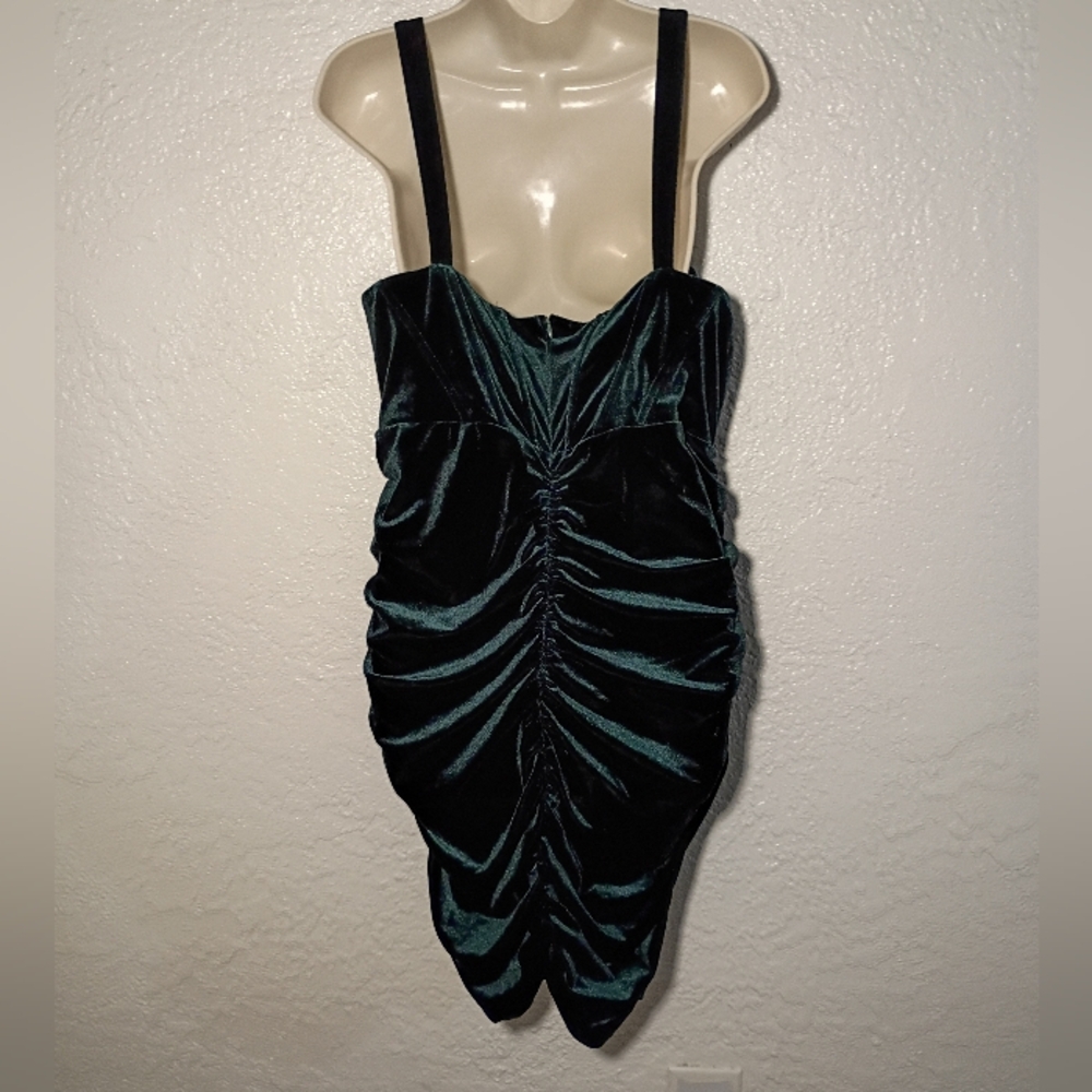 Moalluom Green Velvet Mini Dress - Picture 7 of 7